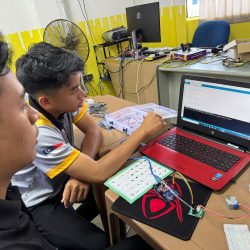 Codecraft Training @ Polytechnic Melaka Two student from Polytechnic Melaka learning Roboschool syllabus.